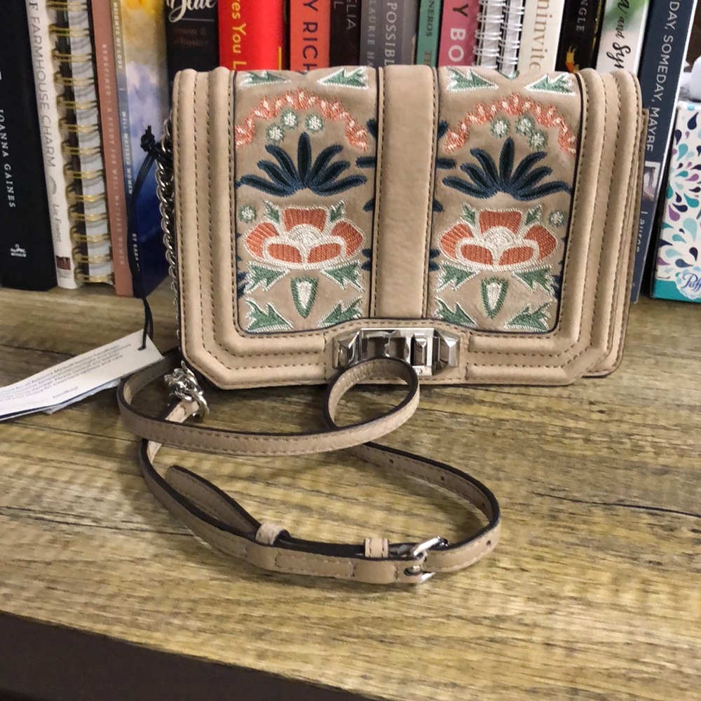 ✨NWT✨ Beautifully embroidered crossbody!